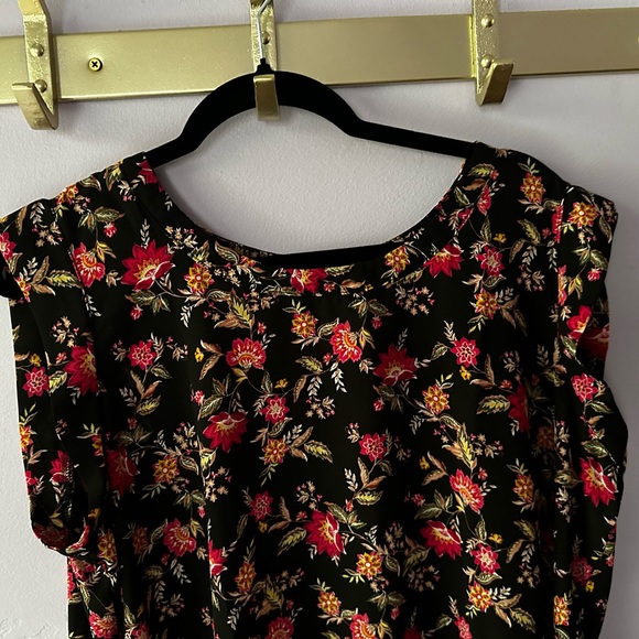 Pleione Black Floral Top Size XL - Picture 2 of 10